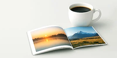 Kleines Fotobuch auf dem Tisch