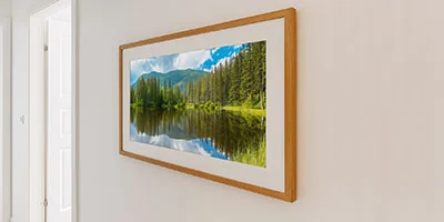 Bilder mit Rahmen im Hausflur
